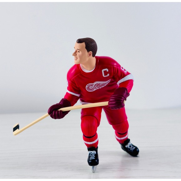 Detroit Red Wings Gordie Howe #9 Ornament Hockey NHL Memorabilia - Picture 1 of 5